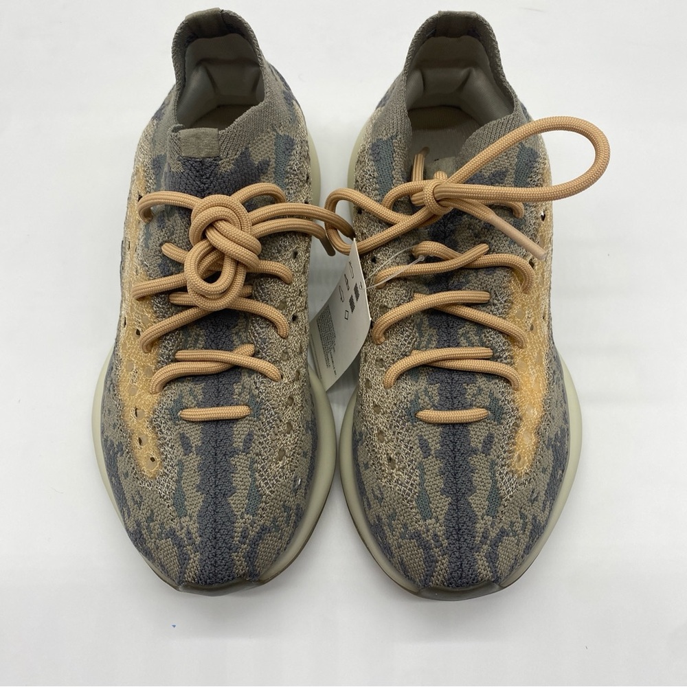 Yeezy, Size 6